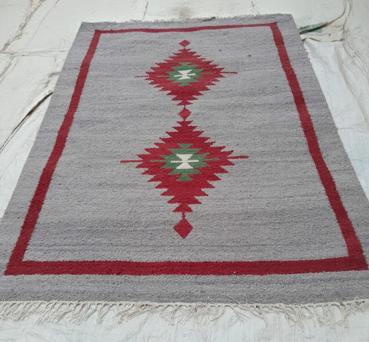 Geometric Flower(Red & Grey)